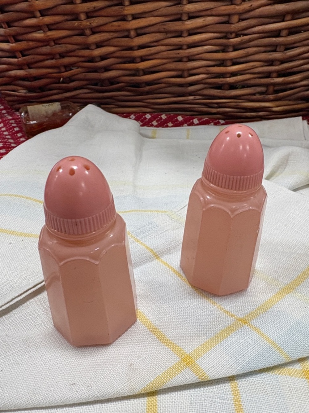 Vintage Hazel Atlas PINK Glass SALT & PEPPER Shaker Set Barbie Pink S&P Shakers